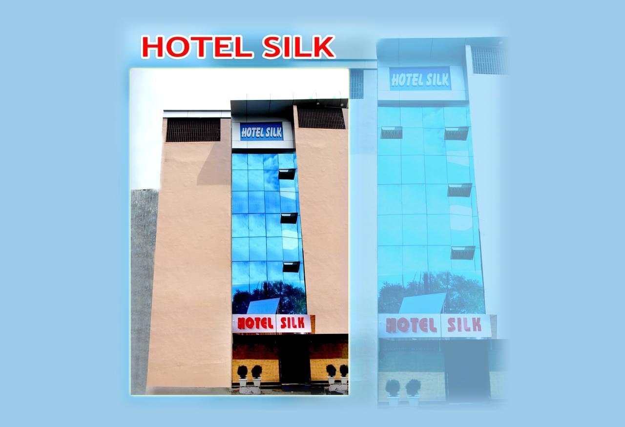 Hotel Silk Haldwāni Exteriér fotografie